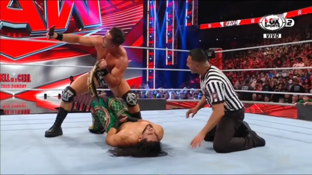Theory defiende exitosamente el Campeonato de Estados Unidos en WWE RAW