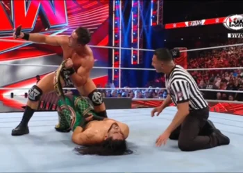 Theory defiende exitosamente el Campeonato de Estados Unidos en WWE RAW