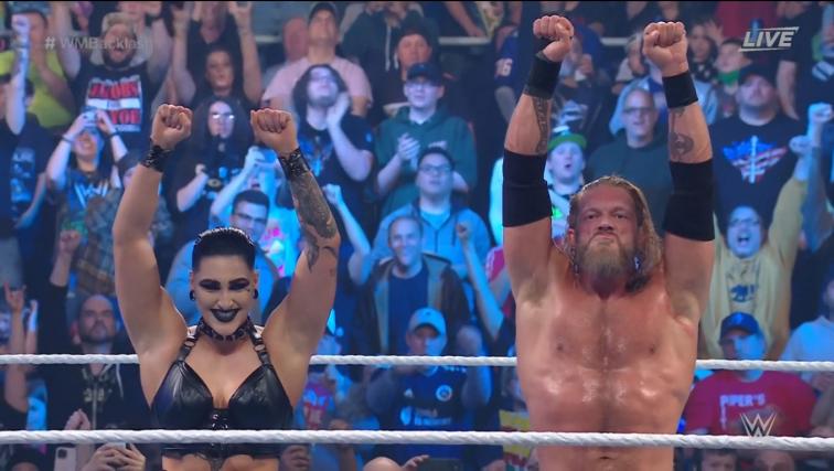 Edge vence a AJ Styles con ayuda de Rhea Ripley en WrestleMania Backlash 2022