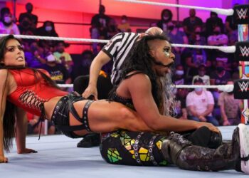 Booker T: "Ember Moon no debería de haber mencionado a Mandy Rose"