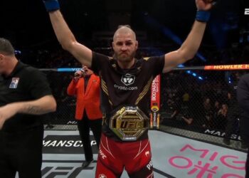 Jiri Prochazka derrota a Glover Teixeira y logra el Campeonato de Peso Semipesado en UFC 275