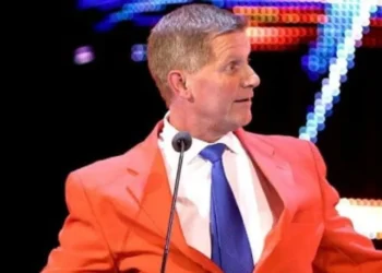 Reacciones en backstage a la salida temporal de John Laurinaitis de WWE