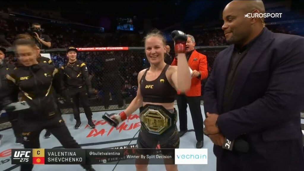 Valentina Shevchenko retiene el título de peso mosca femenino en UFC 275
