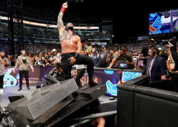 Roman Reigns derrota a Brock Lesnar en un combate para el recuerdo