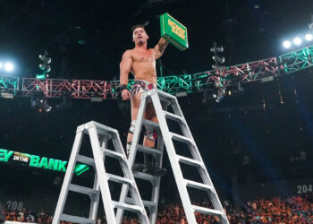 ¿Cuando eligió a WWE a Theory como ganador del maletín en Money in the Bank?