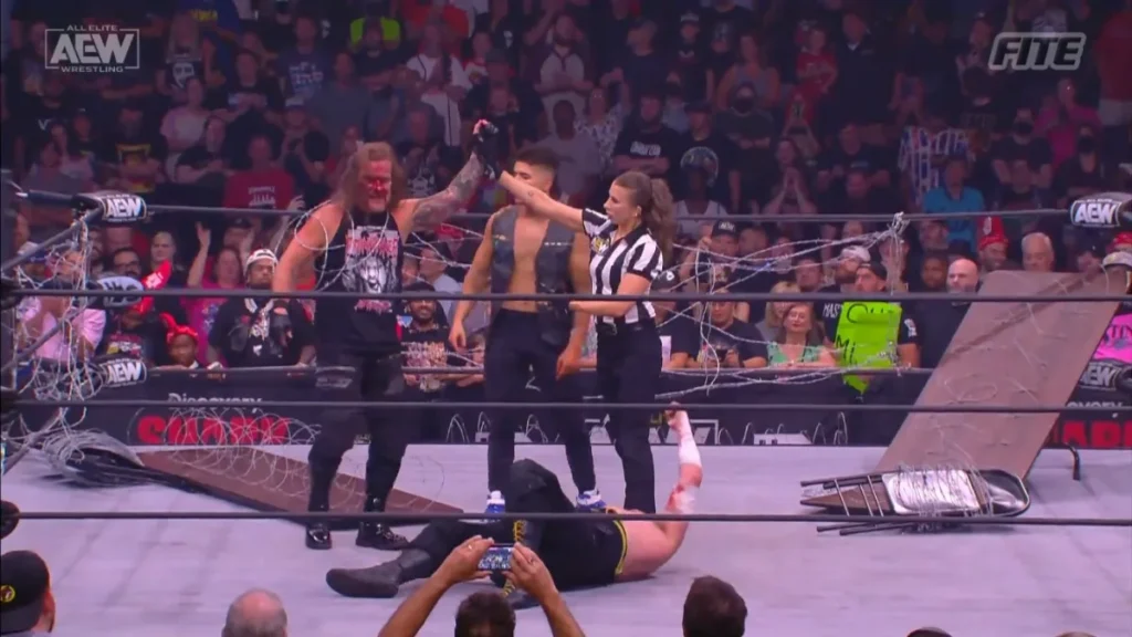 Chris Jericho sale vencedor de la Barbed Wire Everywhere Death Match en AEW Dynamite Fyter Fest (noche 2)