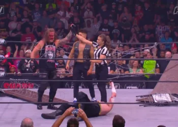 Chris Jericho sale vencedor de la Barbed Wire Everywhere Death Match en AEW Dynamite Fyter Fest (noche 2)