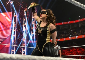 Diversos cambios titulares se realizan durante WWE RAW