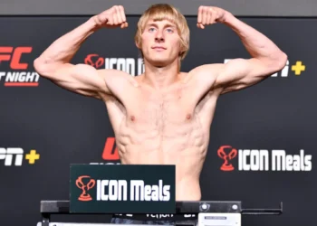 Pesaje UFC London: Blaydes vs. Aspinall