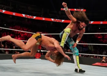 Riddle no podrá luchar en SummerSlam 2022 debido a una lesión