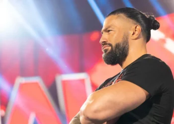 Roman Reigns hace referencia a Vince McMahon durante WWE RAW