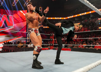 Dolph Ziggler regresa en WWE RAW y ataca a Theory