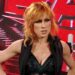 Becky Lynch brinda una promo después de la emisión de RAW del 4 de julio de 2022 Becky Lynch brinda una promo después de la emisión de RAW del 4 de julio de 2022