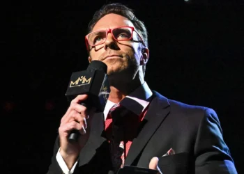 Max Dupri insinúa el regreso de LA Knight