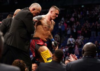 Tom Aspinall revela el estado actual de su lesión de rodilla