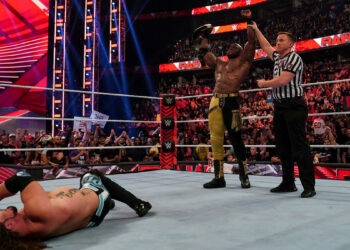 Bobby Lashley defiende exitosamente el Campeonato de Estados Unidos en WWE RAW