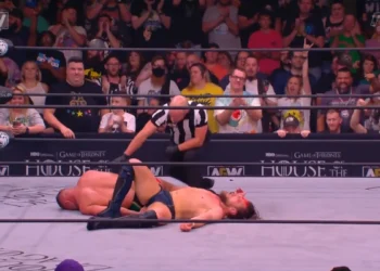 Bryan Danielson sale vencedor de una lucha del mejor de tres caídas en AEW Dynamite