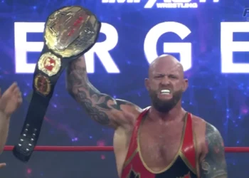 Josh Alexander retiene el Campeonato Mundial de IMPACT en Emergence 2022