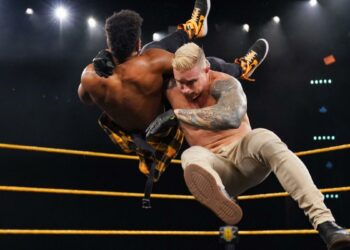 Samuel Shaw (Dexter Lumis) confiesa que aún se mantiene en contacto con Triple H y Shawn Michaels