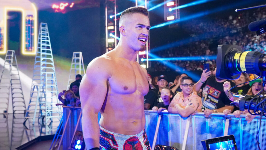 Theory estuvo ausente en WWE RAW debido al fallecimiento de su tío