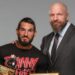 Triple H reacciona al regreso de Johnny Gargano en WWE RAW Triple H reacciona al regreso de Johnny Gargano en WWE RAW