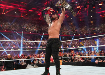 Razón de la derrota de Drew McIntyre ante Roman Reigns en Clash at the Castle