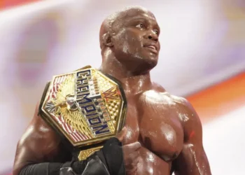 Bobby Lashley retiene el Campeonato de Estados Unidos en una 'Steel Cage Match' en WWE RAW