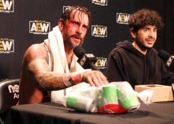 CM Punk afirma que AEW también lo contrató como "consultor de Tony Khan"