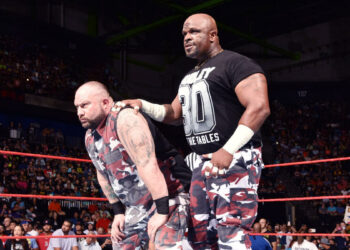 Dudley Boyz firman un contrato de leyendas con WWE