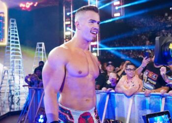 Austin Theory nombra dos veteranos de WWE que le han ayudado a mejorar