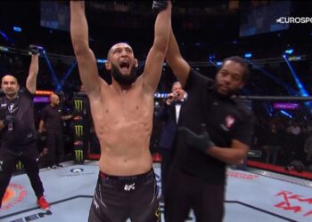 Khamzat Chimaev acaba con Kevin Holland en UFC 279