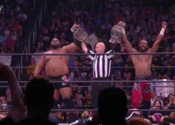 Swerve in our Glory retienen los Campeonatos Mundiales por Parejas de All Elite Wrestling en AEW Dynamite