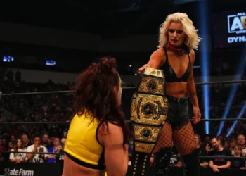 Toni Storm insinúa que Thunder Rosa no estaría lesionada