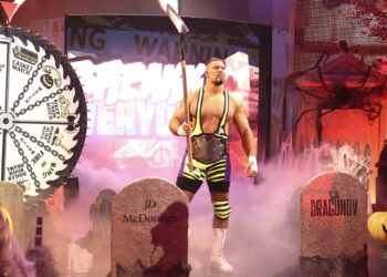 Trabajador de AEW cree que Bron Breakker estelarizará WrestleMania el próximo año