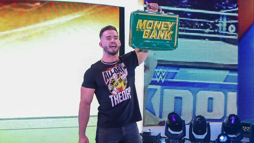 Austin Theory regresa a NXT y deja ver que podría canjear el maletín de Money in the Bank