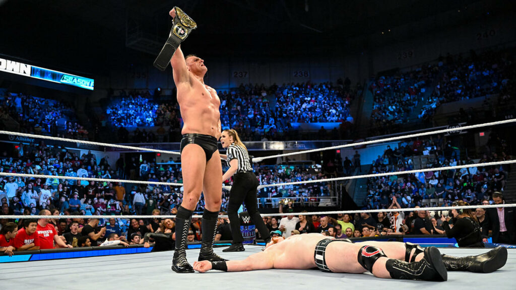 Gunther retiene el Campeonato Intercontinental en WWE SmackDown Season Premiere