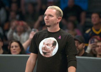 Carmelo Hayes pide el regreso de James Ellsworth mediante la ventana de traspasos de WWE