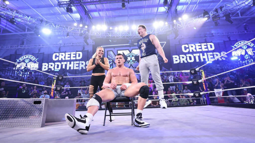 Julius Creed consigue la victoria en un 'Ambulance Match' en NXT Halloween Havoc