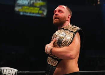 Jon Moxley retiene el Campeonato Mundial de All Elite Wrestling en AEW Dynamite