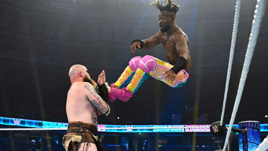 Kofi Kingston habla sobre la posible introducción de un campeonato de tríos en WWE