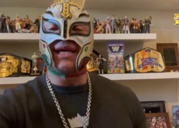 Rey Mysterio hace una aparición especial en AAA Triplemanía 30 Ciudad de México