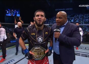Islam Makhachev gana el Campeonato de Peso Ligero en UFC 280