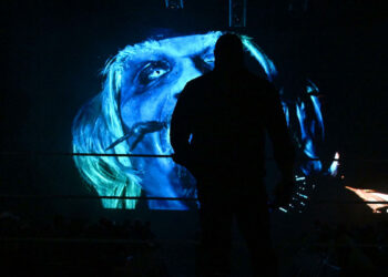 Uncle Howdy envía un mensaje a Bray Wyatt durante su promo en SmackDown