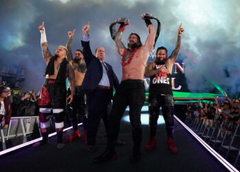 Roman Reigns retiene el Campeonato Universal Indiscutido de WWE en Crown Jewel 2022