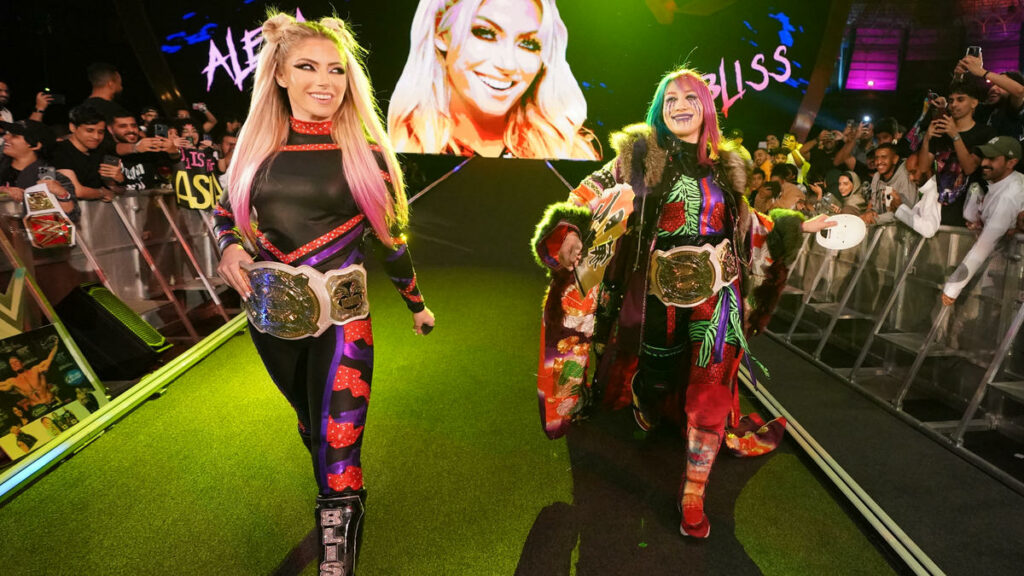 Asuka y Alexa Bliss consiguen un récord negativo tras perder los Campeonatos Femeninos por Parejas de WWE