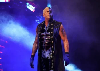 Dustin Rhodes anuncia su renovación con AEW