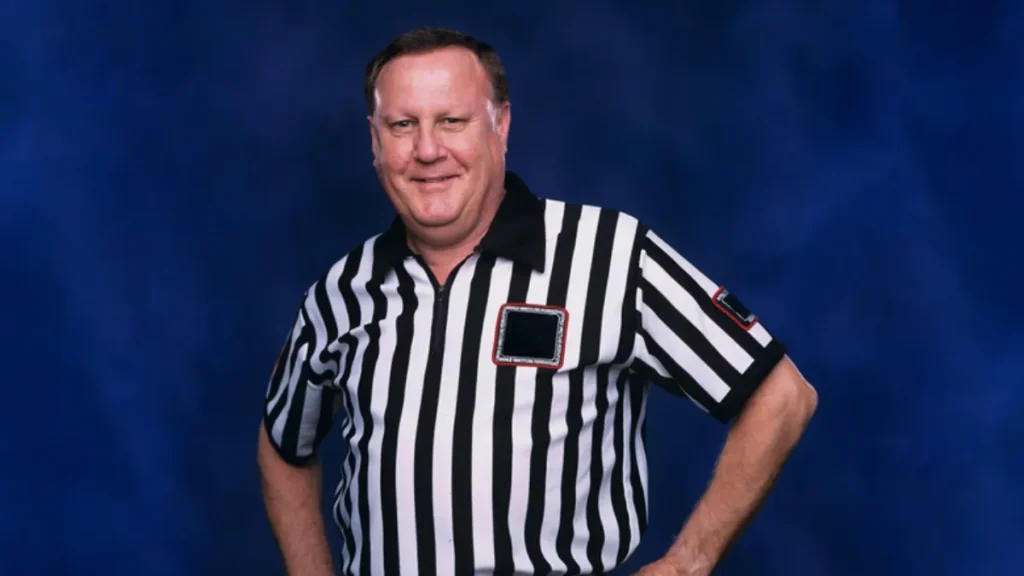 Earl Hebner cree que merece estar en el WWE Hall of Fame