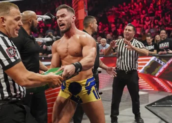 Austin Theory reconoce su personaje aún no estaba preparado para derrotar a Roman Reigns