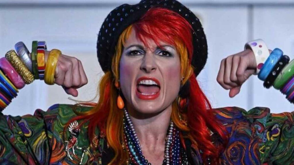 The Rock confirma que Becky Lynch interpretará a Cyndi Lauper en Young Rock