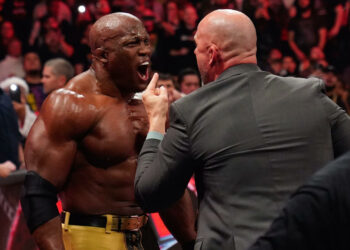 Adam Pearce rectifica y Bobby Lashley vuelve a estar bajo contrato con WWE